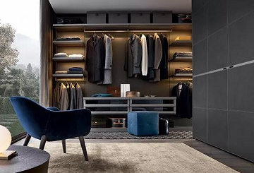 Install the wardrobe atmosphere light, so you immediately have the world's most stylish wardrobe.