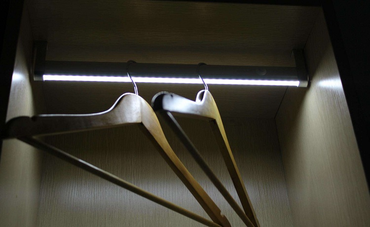 Wardrobe lamp installation method Wardrobe lamp installation precautions (Picture 3)