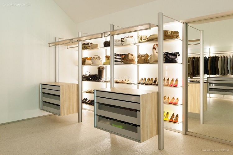 Shoe cabinet light