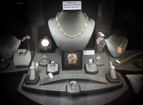 An important factor that determines the sales of jewellery diamonds-Jedver product display lights.  (image 3)