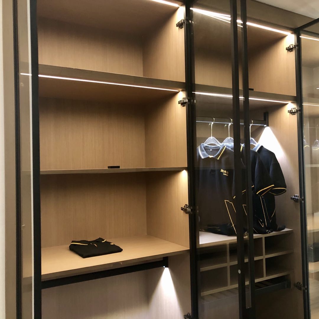 Recommended brands of easy-to-use ultra-thin wardrobe lights