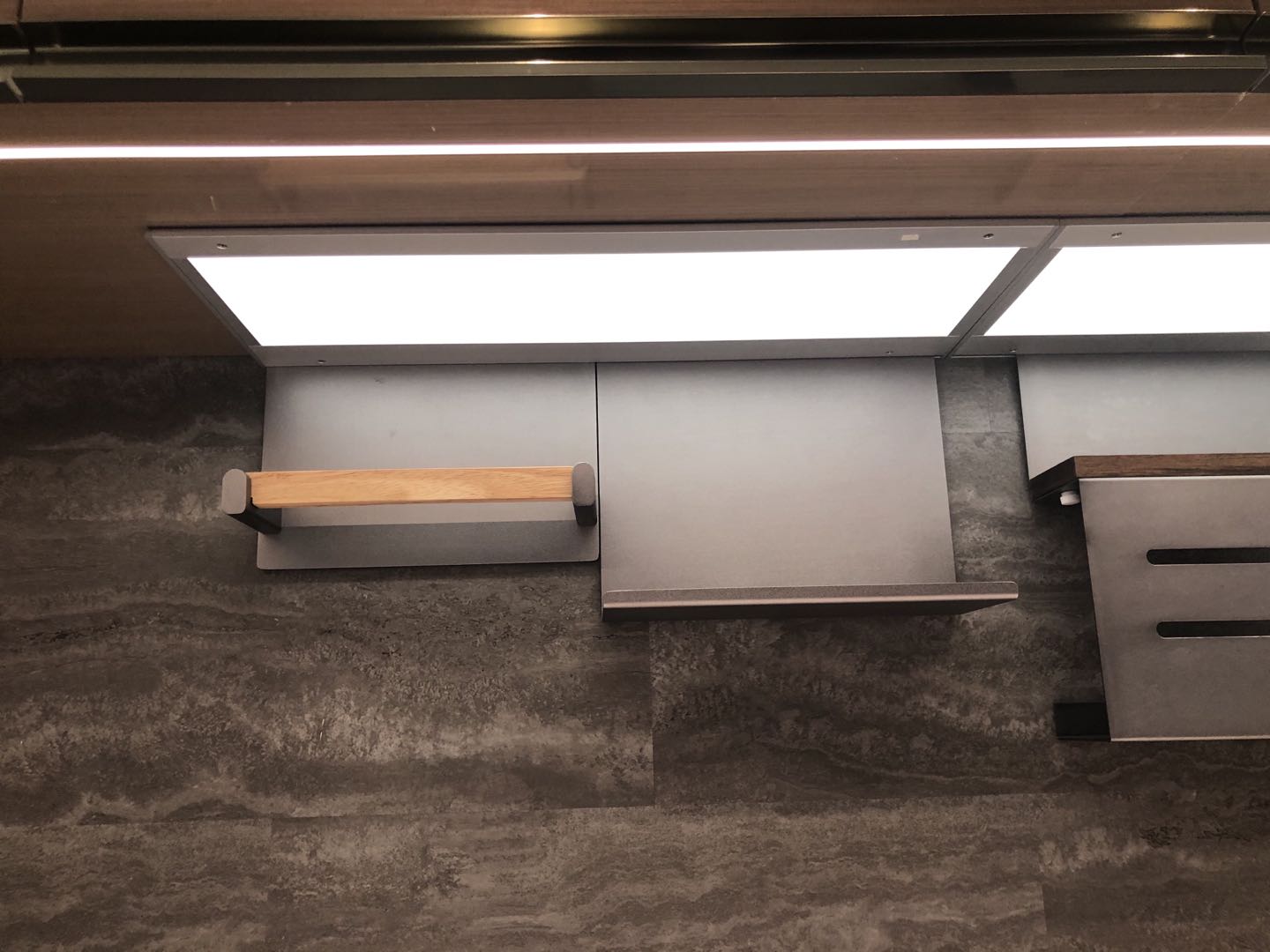 What LED energy-saving cabinet lights are easy to use and which points should be watched