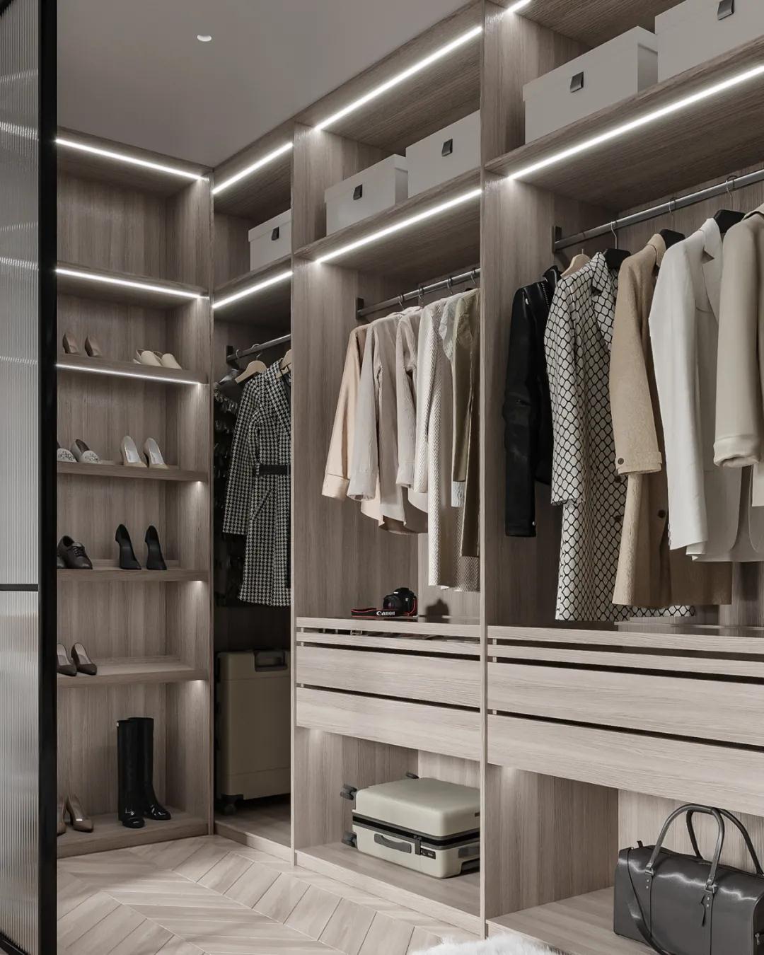 Is the wardrobe light switch automatic or manual?